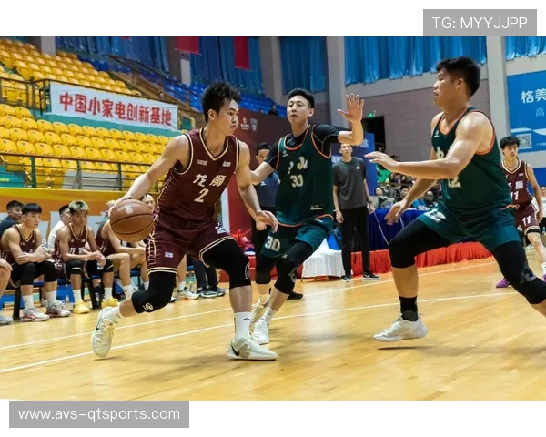 广州中学生篮球赛：二师附中15秒9分压哨绝杀